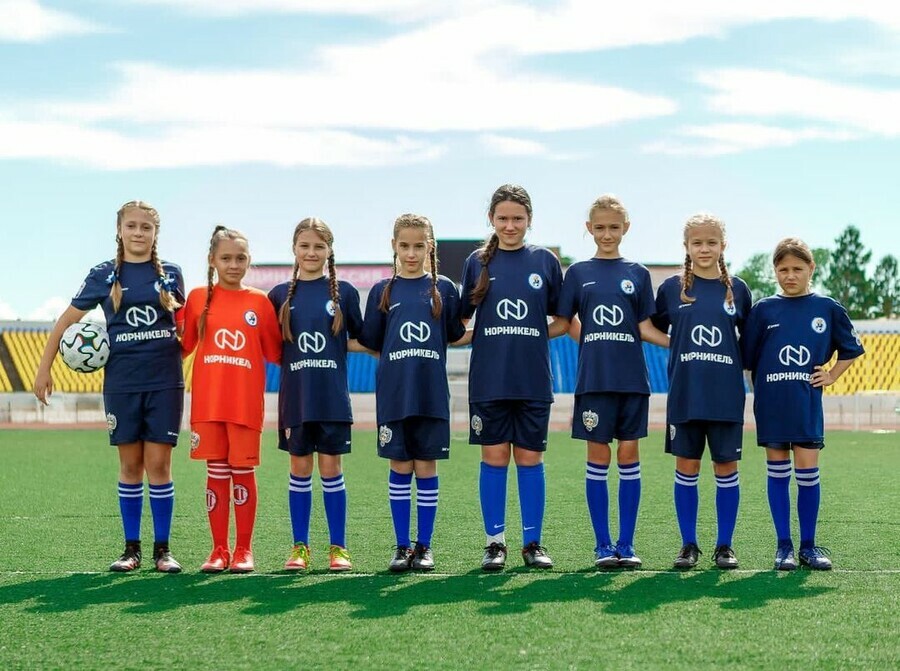 Женский футбол выигрывает в плане эмоций как тренируется единственная футбольная команда девочек в Амурской области