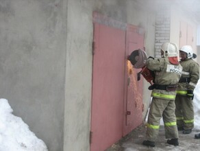 В Амурской области горел гараж внутри которого находилась машина