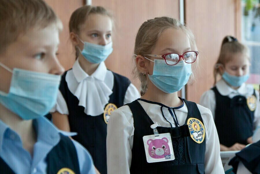 В России отменен карантин по COVID19 в классах школ и группах детских садов