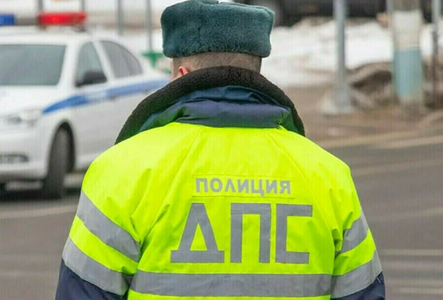 Хабаровчанина с поддельными правами на имя гражданки Бурятии задержали амурские госавтоинспекторы 