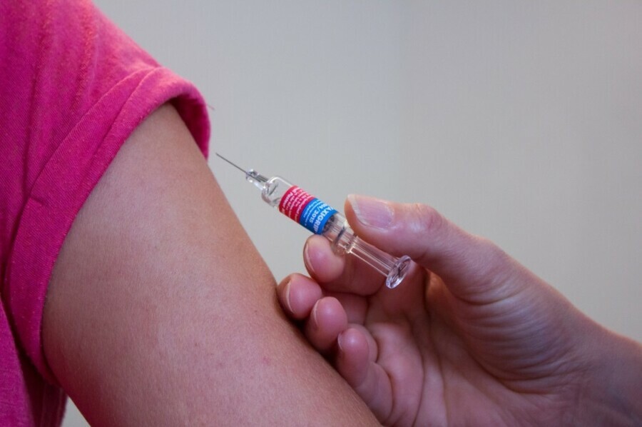 Врачи в России выразили недоверие вакцине от COVID19
