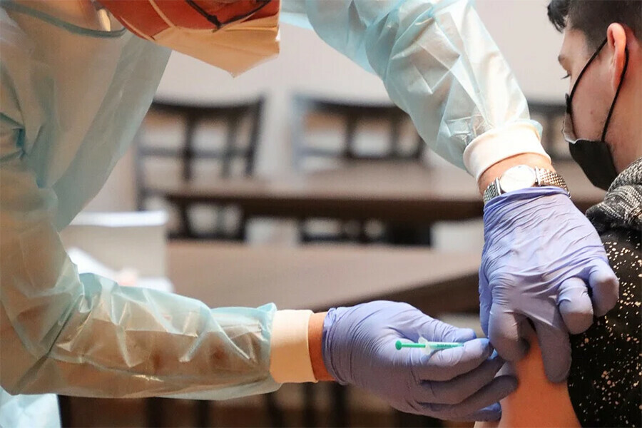 Вакцинацию от COVID19 прошли почти 700 подростков Амурской области