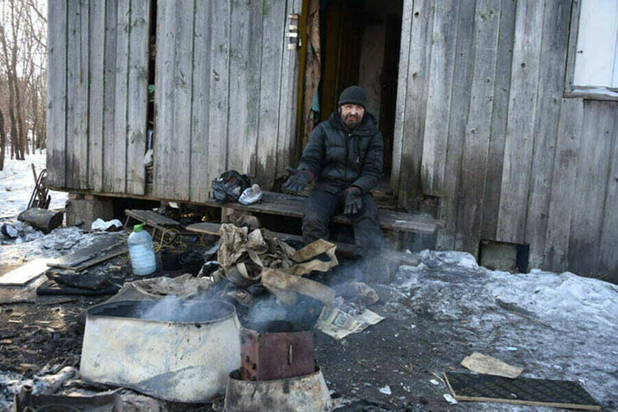 После публикации в СМИ безногого мужчину из Свободного забрали в больницу