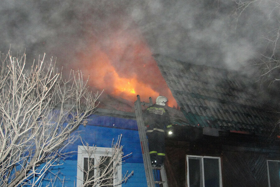 Дом вагончик и гараж горели утром в разных районах Амурской области