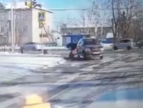 В Свободном на пешеходном переходе сбили ребенка видео