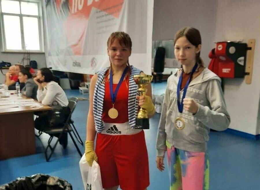 Две юные амурчанки заняли первые места в открытом турнире по боксу в Москве