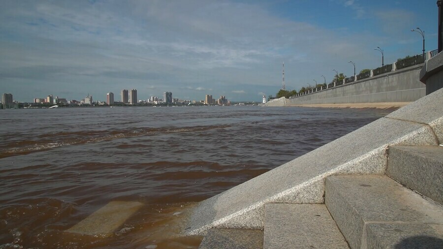 129 сантиметров в районе Благовещенска растет уровень Амура Под водой уже скрылся пляж и часть набережной ВИДЕО