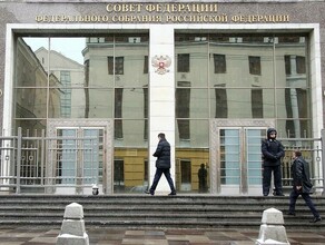 Совет Федерации разрешил использовать российские вооруженные силы за рубежом