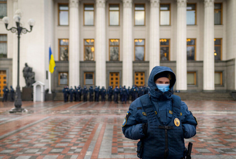 РБК на Украине введен режим ЧП Что это значит