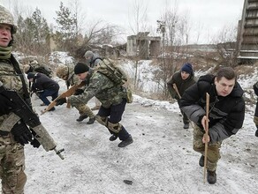 На Украине объявлена всеобщая мобилизация Мужчинам до 60 лет запрещено покидать страну