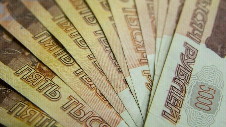 Россияне за сутки сняли рекордные с 2020 года 1113 миллиарда рублей наличными