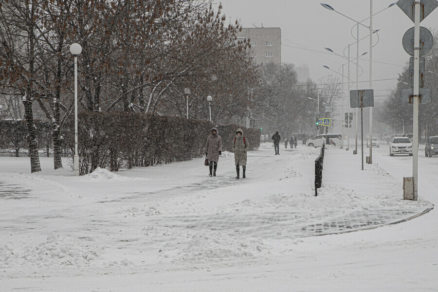 Погода райчихинск на 10 дней амурская область. Снег в Благовещенске. Метель в городе фото. Сильный снегопад. Амурский Гидрометцентр.