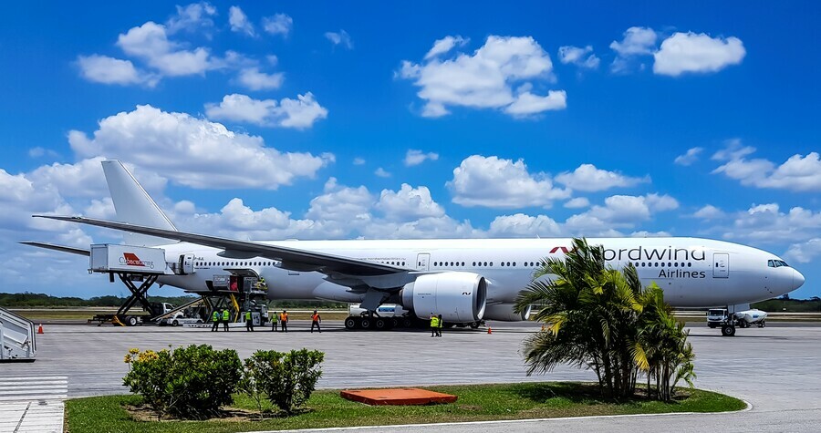 Самолет улетевший из Хабаровска в Мехико не смог вернуться в Россию изза санкций
