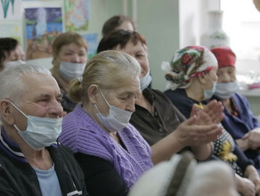 Рад видеть их улыбки в Благовещенске амурчанкам подарили тюльпаны