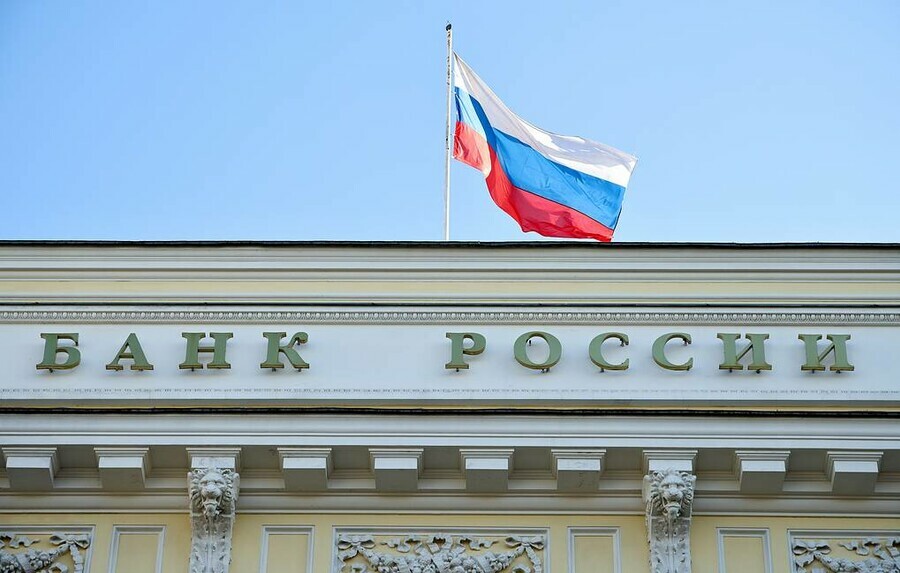 Visa и Mastercard объявили о приостановке работы в России Деньги на счетах сохранятся