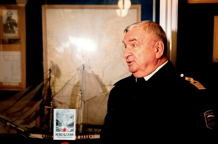 В Благовещенске представят говорящую книгу об адмирале Невельском Почти 170 лет назад он поднял русский флаг на Дальнем Востоке