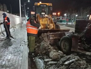 В Благовещенске чистят улицы от наледи и пропаривают ливневки