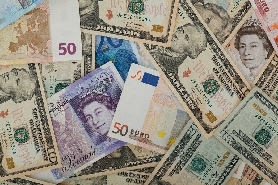 Россиянам напоминают покупка валюты с рук чревата потерей всех денег и наказанием