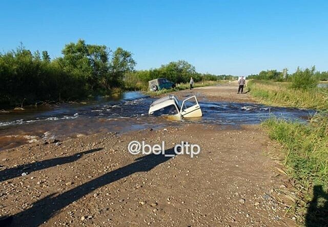 На дороге в Белогорском районе утонул автомобиль фото видео 