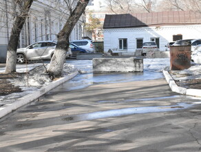 В Благовещенске закрыли круговой проезд возле Дворца бракосочетания