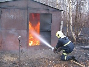 В Амурской области горели нежилой дом и гараж
