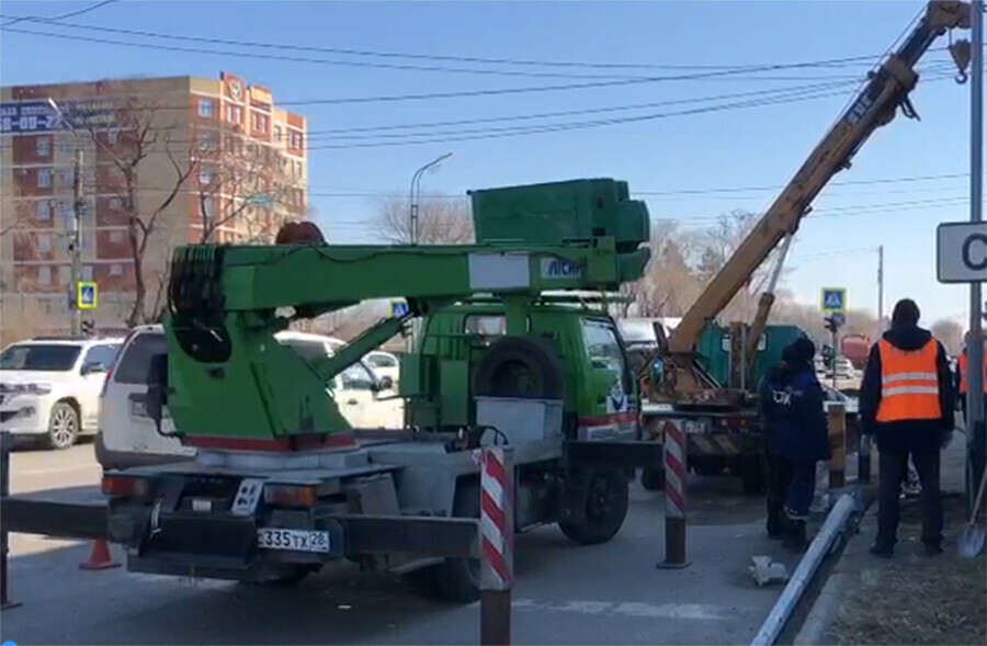 Изза сломанной консоли светофора в Благовещенске затруднено движение транспорта