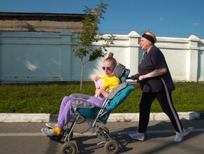 На инвалидной коляске Девочка с ДЦП пробежит в марафоне Благовещенска ВИДЕО