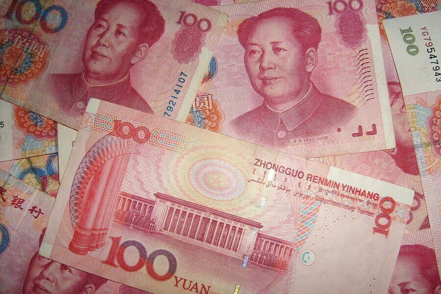 Курс юаня опустился ниже 14 рублей
