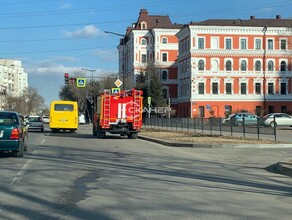 Очевидцы к зданию БГПУ в Благовещенске съехались спецслужбы фото