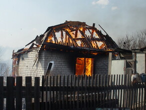 В Белогорске пожарные ликвидировали возгорание садового домика