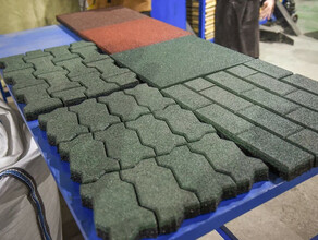 Изделия из резиновой крошки которую делают из старых шин планируют применять в программе 1 000 дворов
