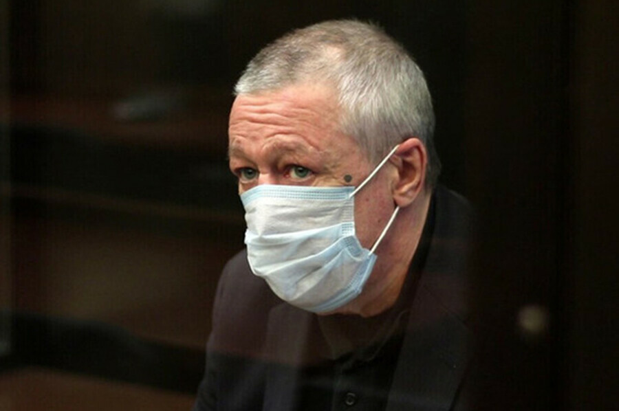 Михаил Ефремов отбывающий срок в колонии за смертельное ДТП просит снизить ему наказание