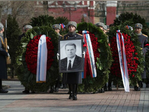 Владимира Жириновского с воинскими почестями похоронили на Новодевичьем кладбище