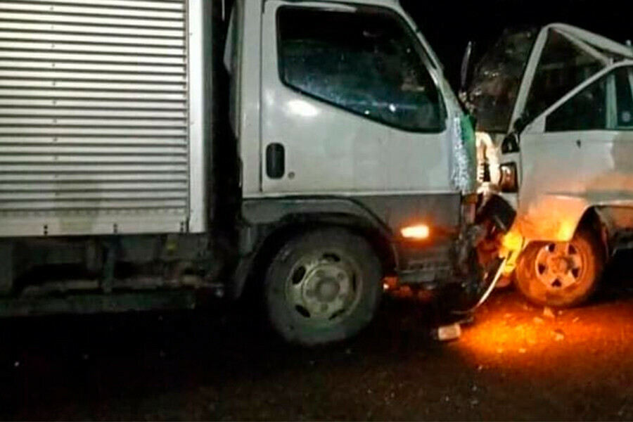В Свободном два грузовика врезались друг в друга пострадавшего из салона извлекали пожарные