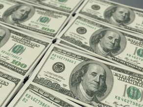 В России снова зафиксирован скачок курса доллара почти на 6 рублей