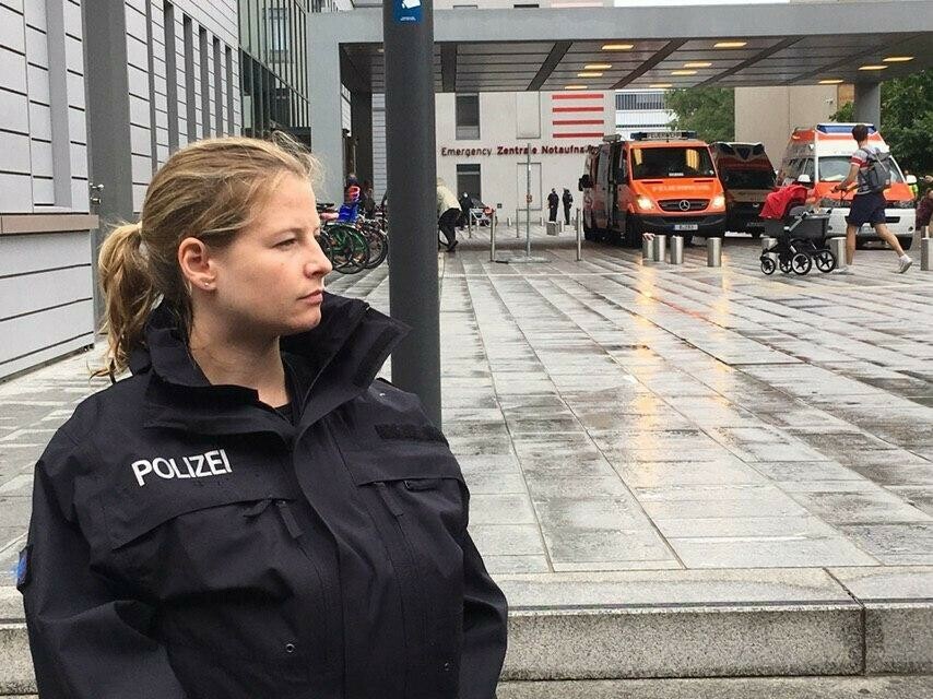 В Германии полиция круглосуточно охраняет госпиталь в котором находится Навальный