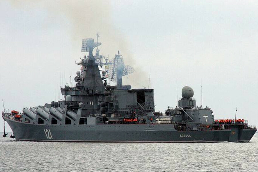 Пожар на крейсере Москва локализовали плавучесть судна сохранена