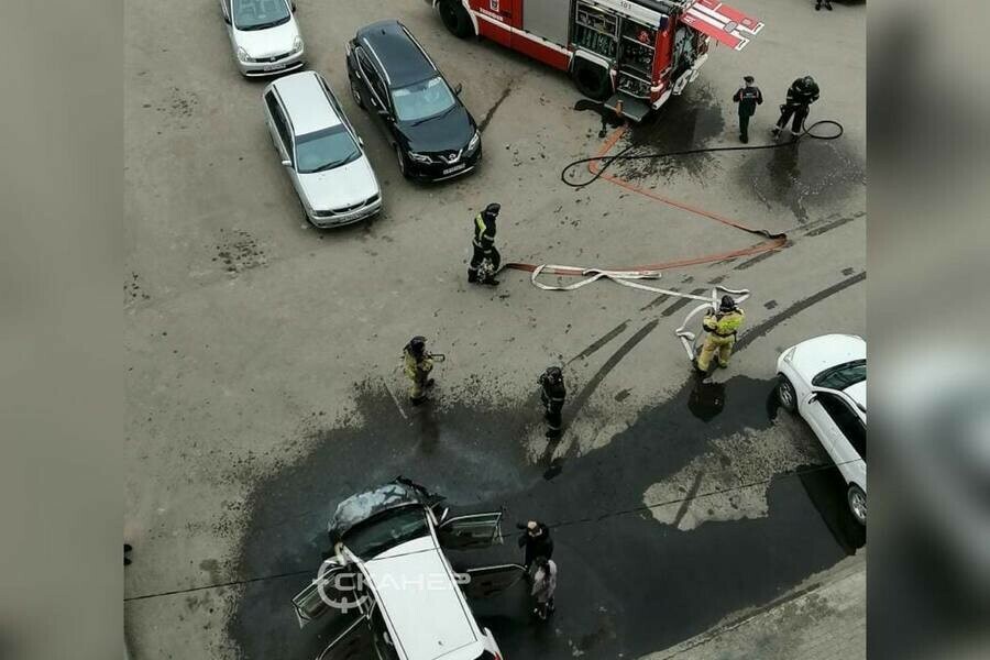 В Благовещенске горел автомобиль видео