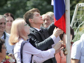 Занятия в школах и колледжах Приамурья будут начинаться с подъема государственного флага и гимна России