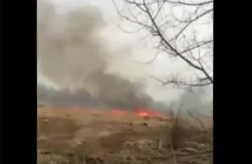 Амурские пожарные борются с палом на окраине села Михайловка фотовидео