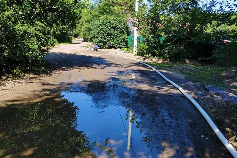 Воду из подтопленных дворов Верхнеблаговещенского собираются перекачивать в Амур