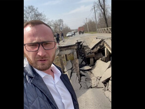 В Приморье под большегрузом обвалился автомобильный мост в черте города фото