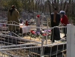 Распродажа надгробий к родительскому дню Как чтили усопших в конце 90х архивное видео