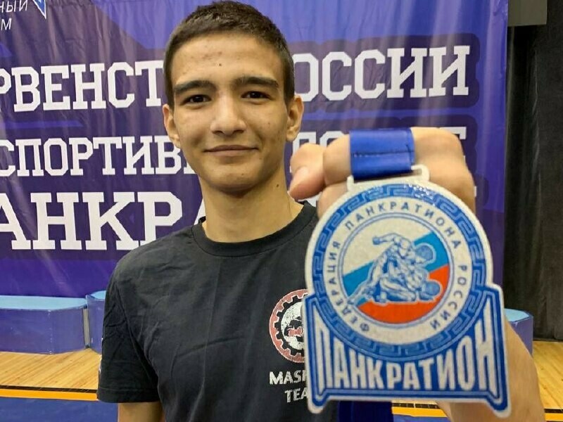 Несовершеннолетний борец из Благовещенска завоевал серебро на первенстве России