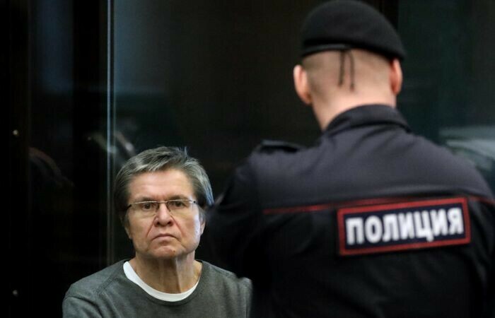 Осужденный за взятку федеральный эксминистр Улюкаев досрочно выходит на свободу