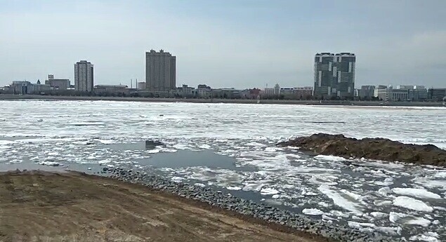 На Амуре в районе Благовещенска начался ледоход видео