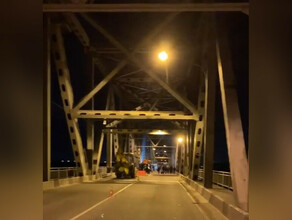 Ночью десятки машин снова не смогли попасть в Благовещенск изза перекрытия моста через Зею