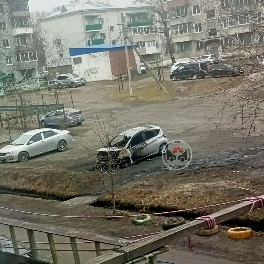 В Свободном огонь уничтожил иномарку