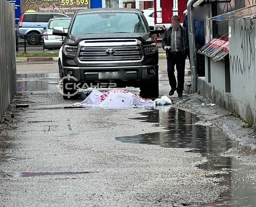 Очевидцы в центре Благовещенска насмерть сбили человека