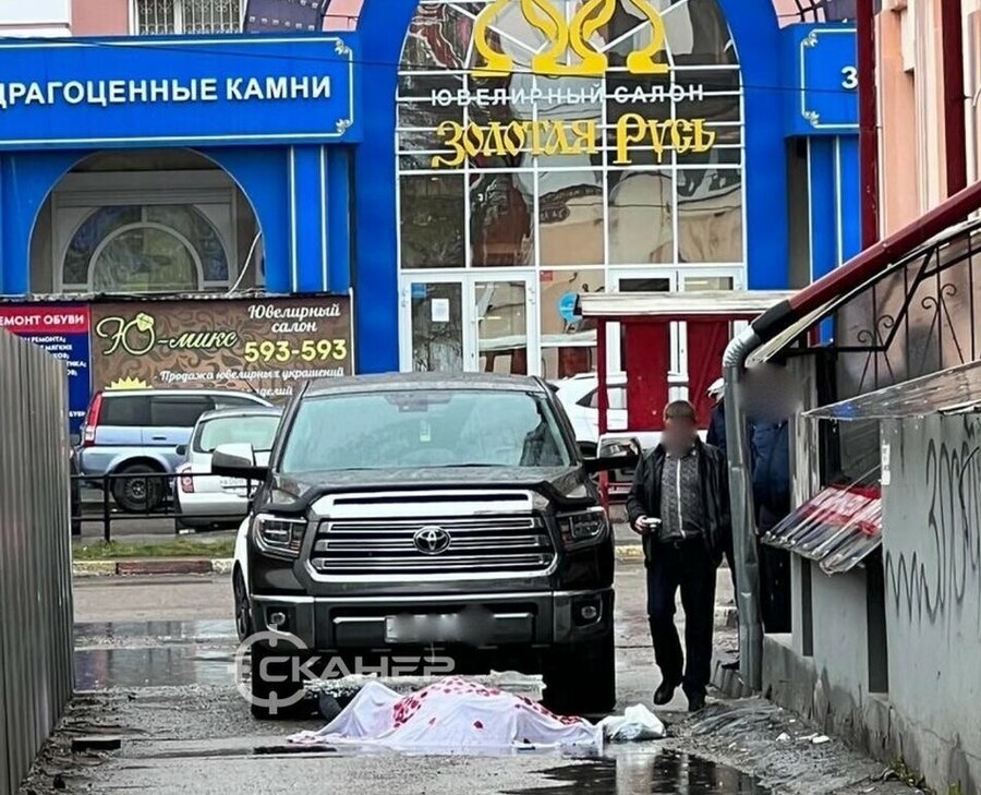 Переехавший пешехода автомобиль сдавал назад подробности смертельного ДТП в центре Благовещенска